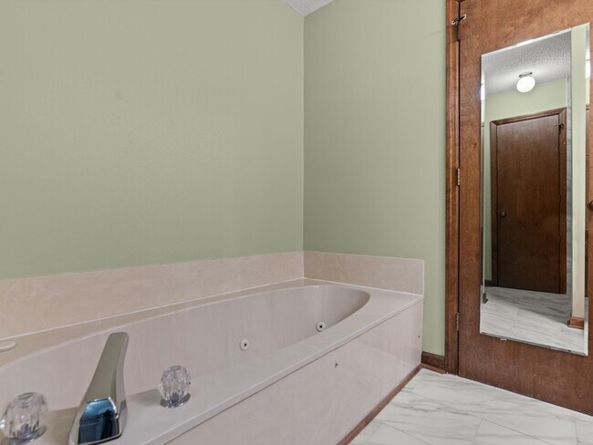 Building Photo - 115 Gaylor Dr