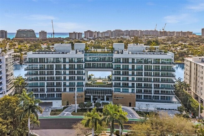 Building Photo - 9201 E Bay Harbor Dr