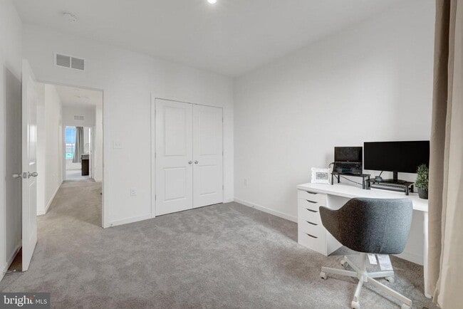 Building Photo - 20941 Bluebird Sq