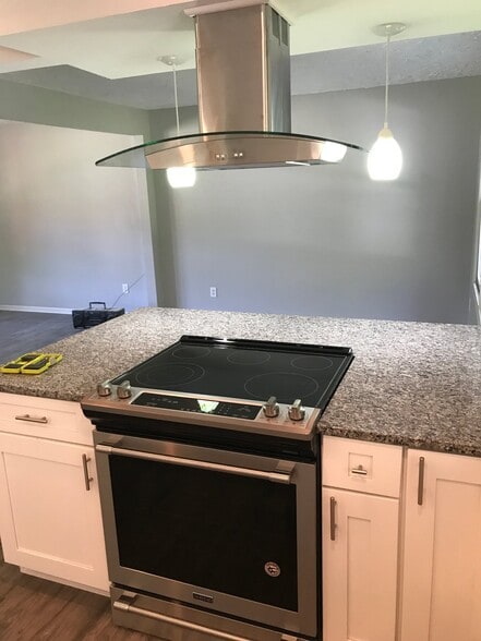 Building Photo - 264 Pickwick Dr