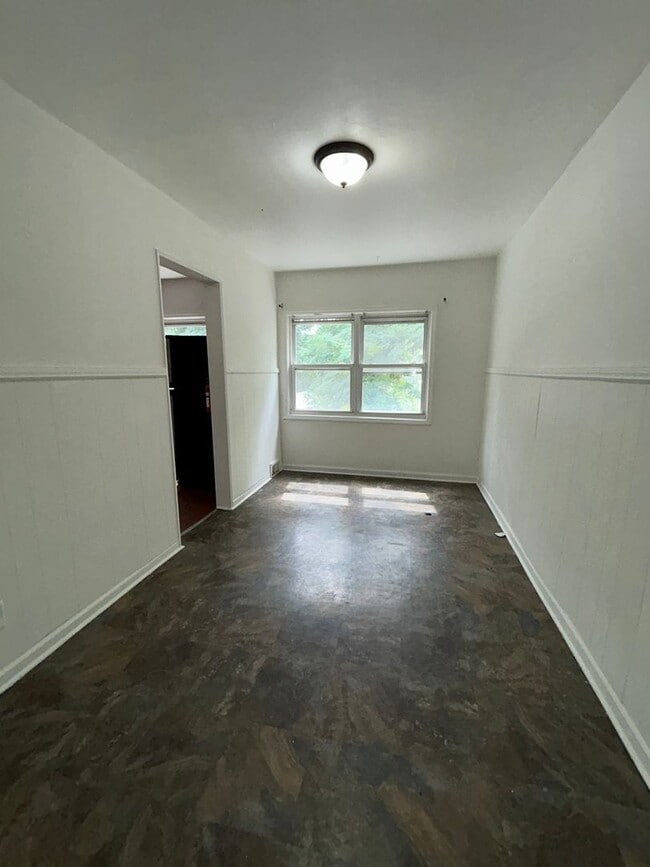 Building Photo - Nice and quiet Town House with garage and ...