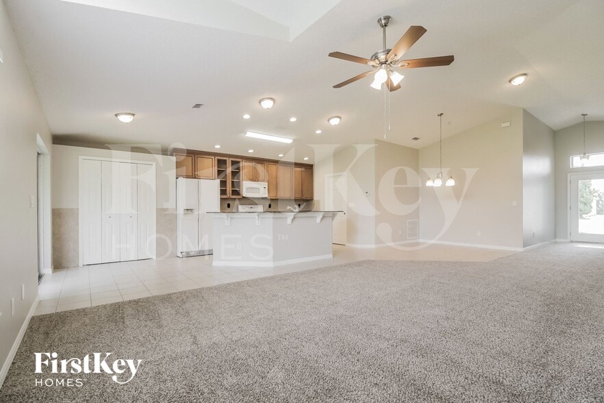 Building Photo - 211 Oak Branch Dr