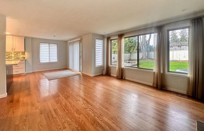 Building Photo - Charming 3 Bedroom Home in Klahanie | Issaquah Schools