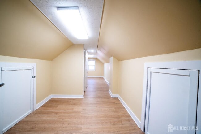 Building Photo - 341 David St