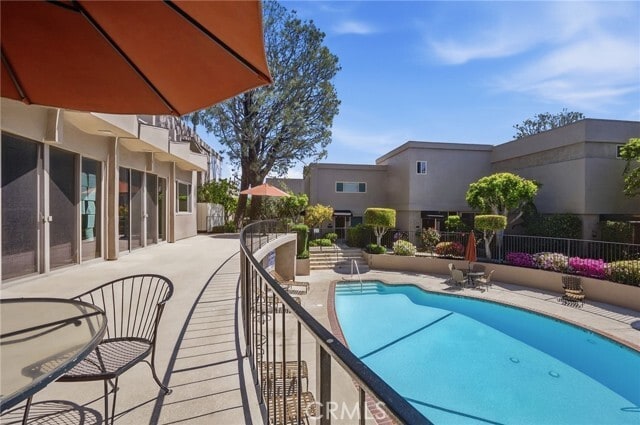 Building Photo - 523 Fairview Ave