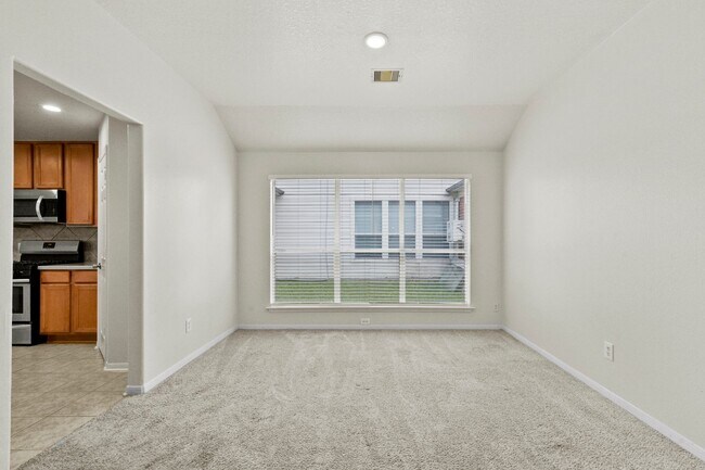 Building Photo - Open Living, Great Layout, Prime Location