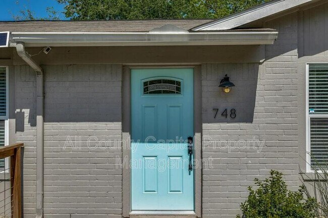 Building Photo - 748 Wales Way