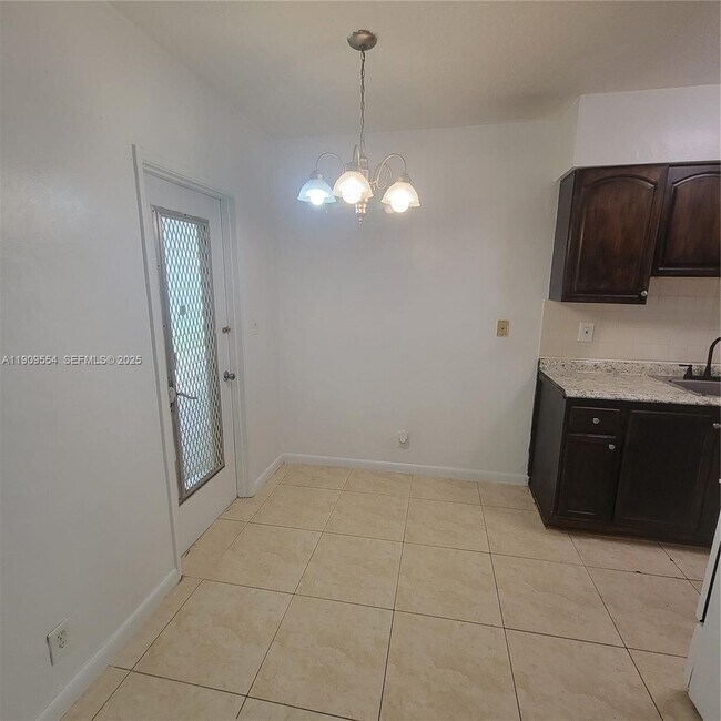 Building Photo - 1708 N 16th Ave