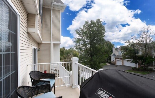 Building Photo - 1092 Shadowlawn Dr