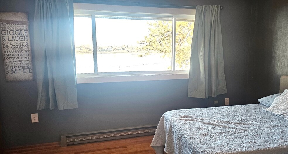 Building Photo - 3312 W Lakeshore Dr