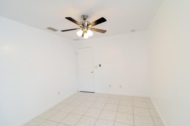 Building Photo - 3631 SW Kasin St