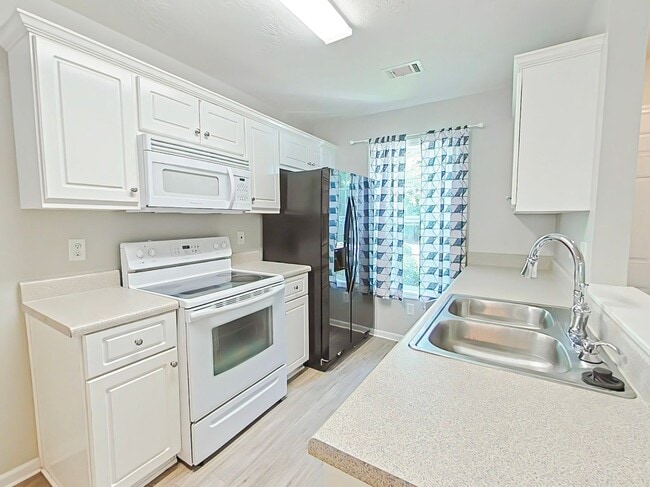Building Photo - 2BR/2BA located near Doctor's Hospital / A...