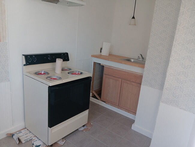 Building Photo - 803 Bowden St