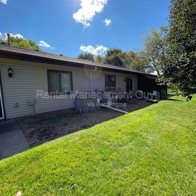 Building Photo - 8693 Maplebrook Pkwy N