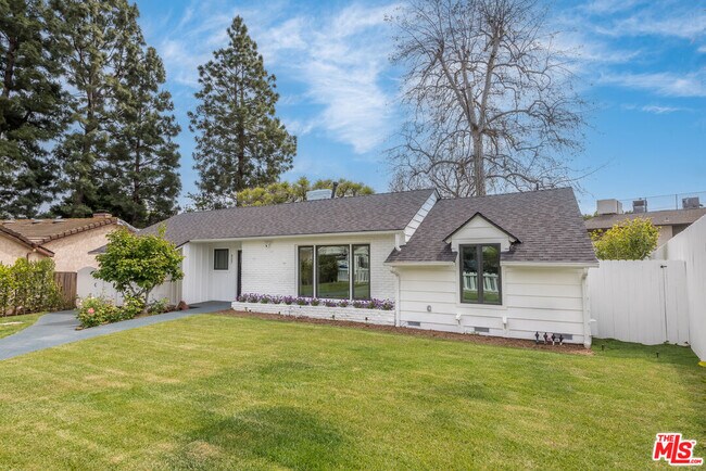 Primary Photo - 527 S Bentley Ave