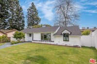 Building Photo - 527 S Bentley Ave