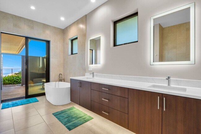 Building Photo - Luxury Ocean View Estate with Infinity Poo...