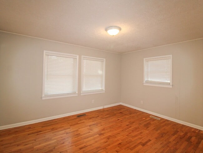 Building Photo - Well maintained brick home in a fantastic location!