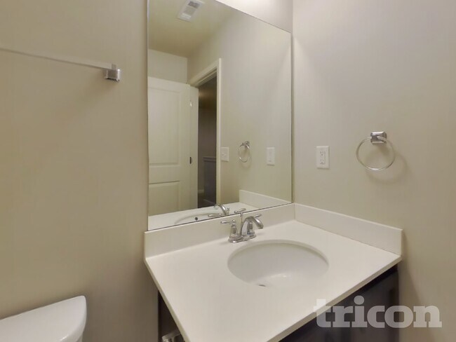 Building Photo - 2500 Wingfield Dr SW