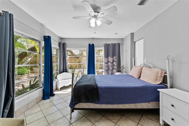 Building Photo - 515 Crystal Beach Ave
