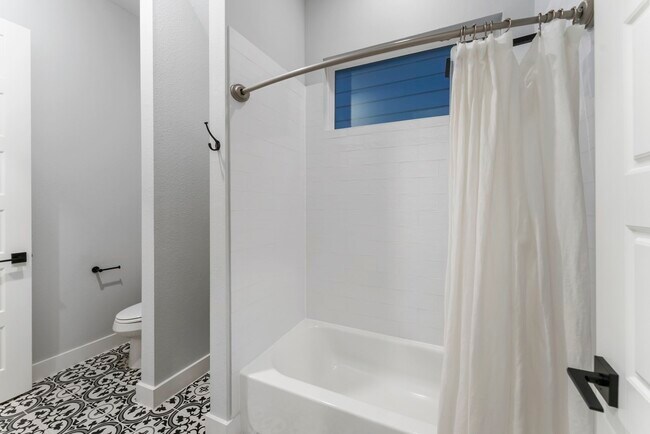 Building Photo - 113 Coronado St