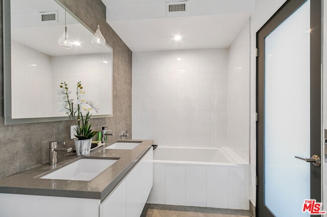 Building Photo - 7198 Formosa Fusion Ct