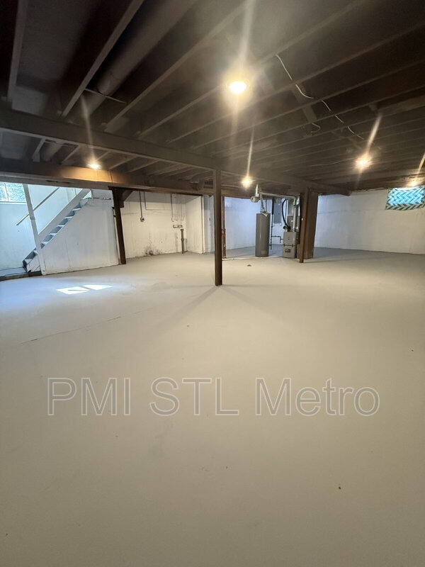 Building Photo - 10816 Spring Garden Dr