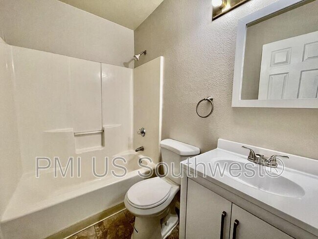 Building Photo - 8132 E Lakeshore Dr