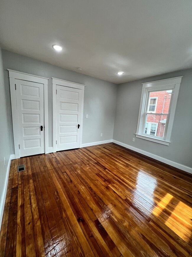 Building Photo - 25 N Poplar St
