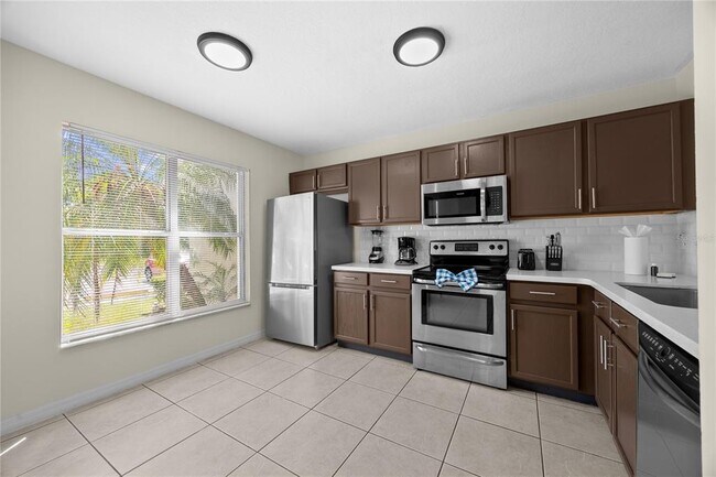 Building Photo - 2116 Cypress Bay Blvd