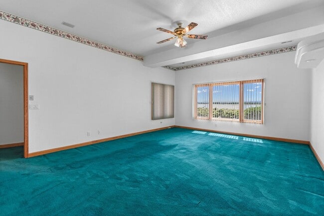Building Photo - 3957 Valley Oak Dr