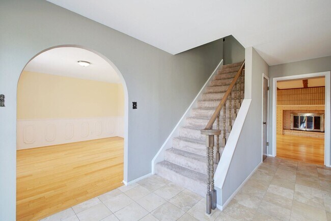 Building Photo - Northwest Hills 5 Bed Home!