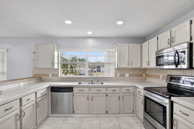 Building Photo - 14912 White Magnolia Ct