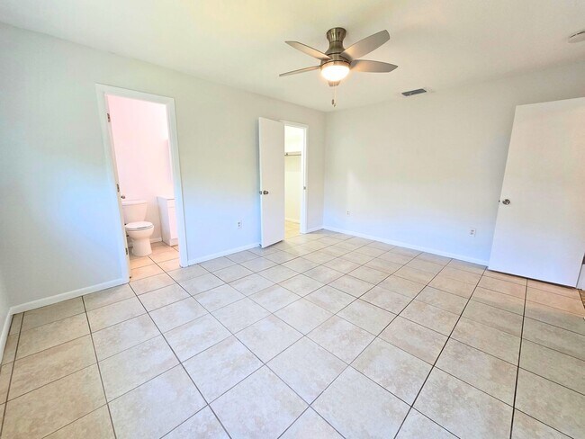 Building Photo - 5417 Desoto Pl