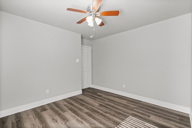 Building Photo - 20231 Avery Point Dr