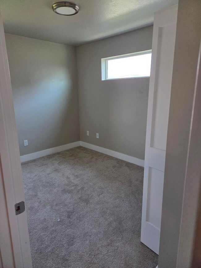Building Photo - 3 Bed 2.5 Bath Townhome | Peaceful Locatio...