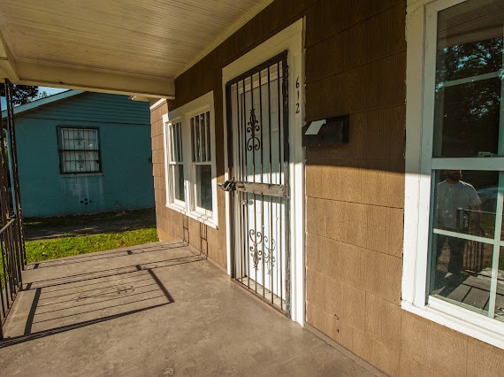 Building Photo - 612 26th St SW