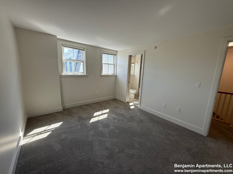 Building Photo - 108 2nd St