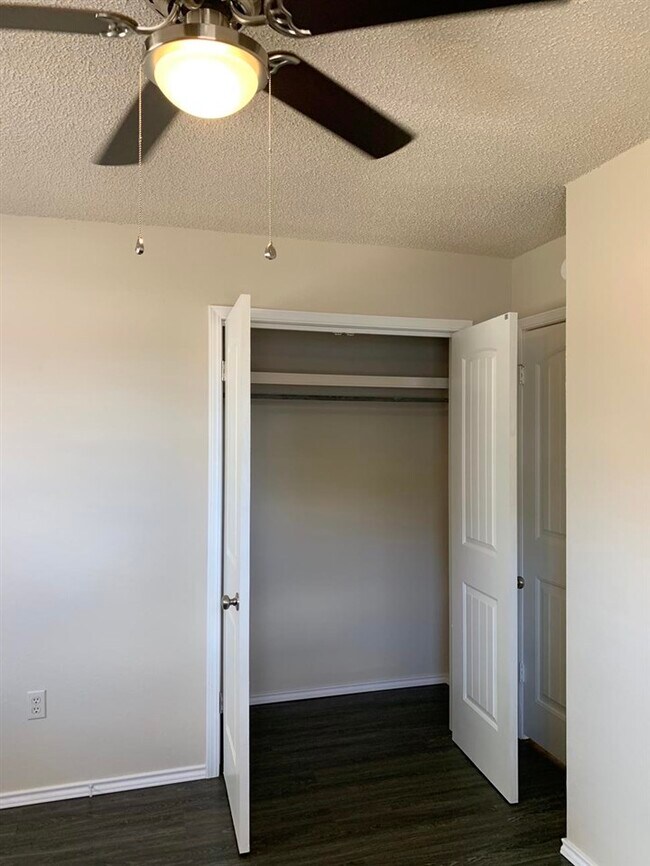 Building Photo - 102 Mohawk Ave