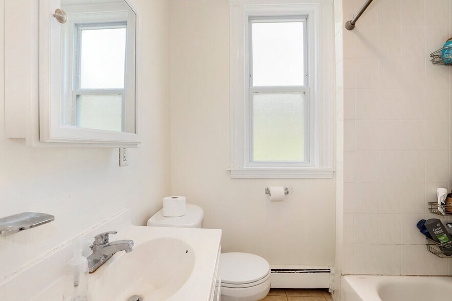 Building Photo - 61 Algonquin Rd