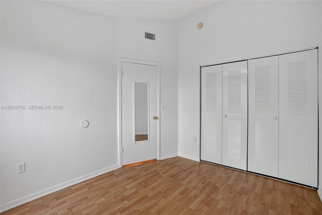 Building Photo - 6225 SW Kendale Lakes Cir