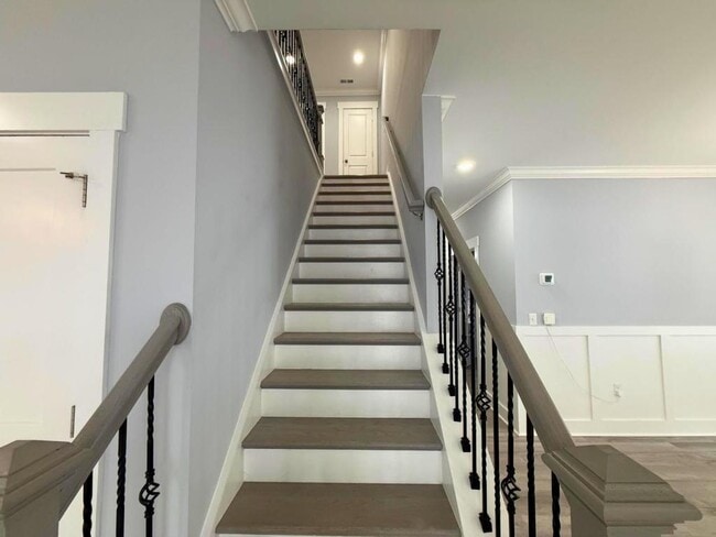 Building Photo - 6810 City View Dr