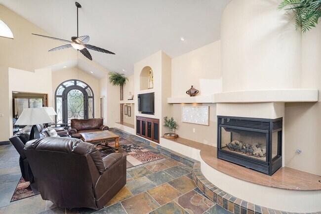 Building Photo - 4725 N Brookview Terrace