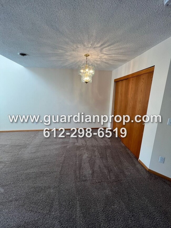 Building Photo - End Unit Townhouse Available October 1st, ...