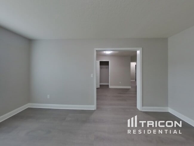 Building Photo - 2053 Jomil Ct
