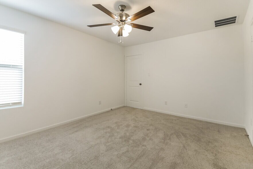 Building Photo - 1712 Crossbill St