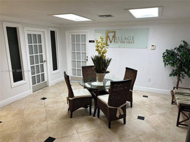 Building Photo - 13120 SW 92nd Ave