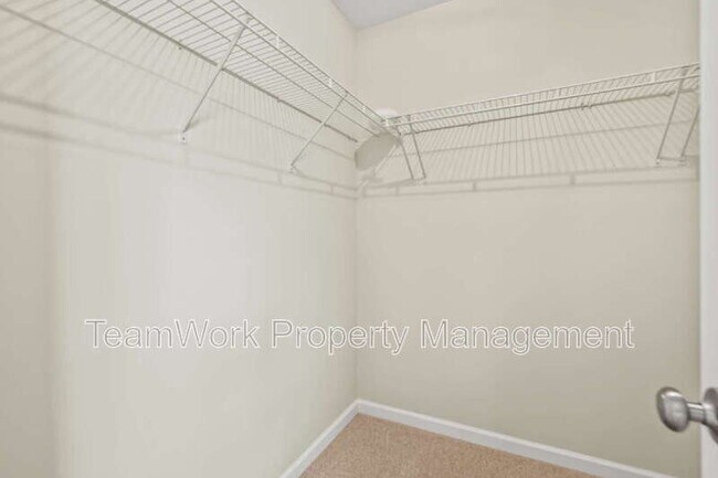 Building Photo - 143 Kirkland St