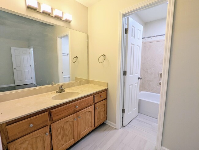 Building Photo - 6498 Glastonburg Ln