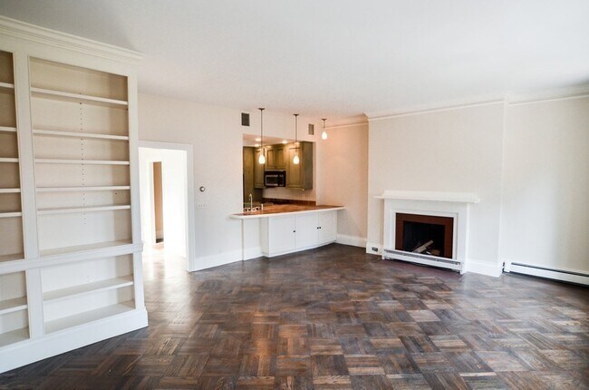 Building Photo - 180 Newbury St